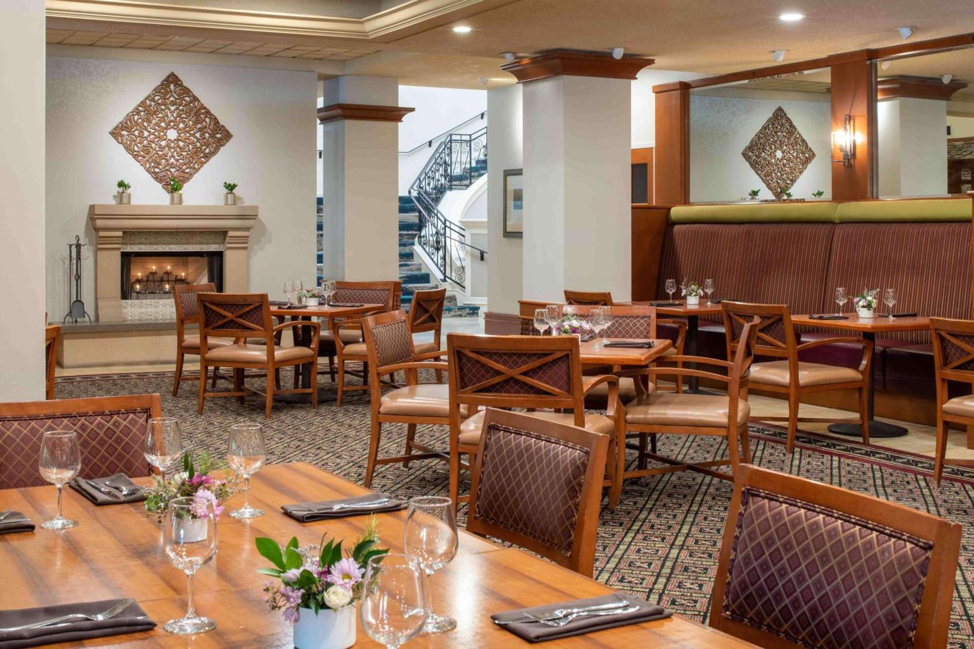 Hotel Doubletree By Hilton Sonoma Wine Country Rohnert Park Exterior foto